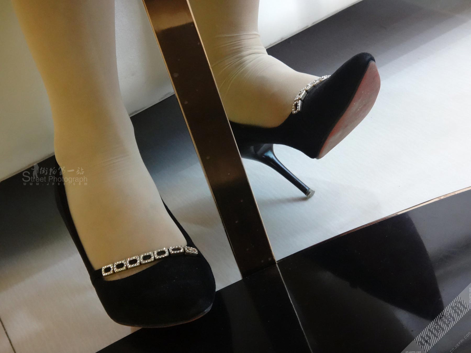 短裙制服美女业务的黑丝高跟美腿 图6