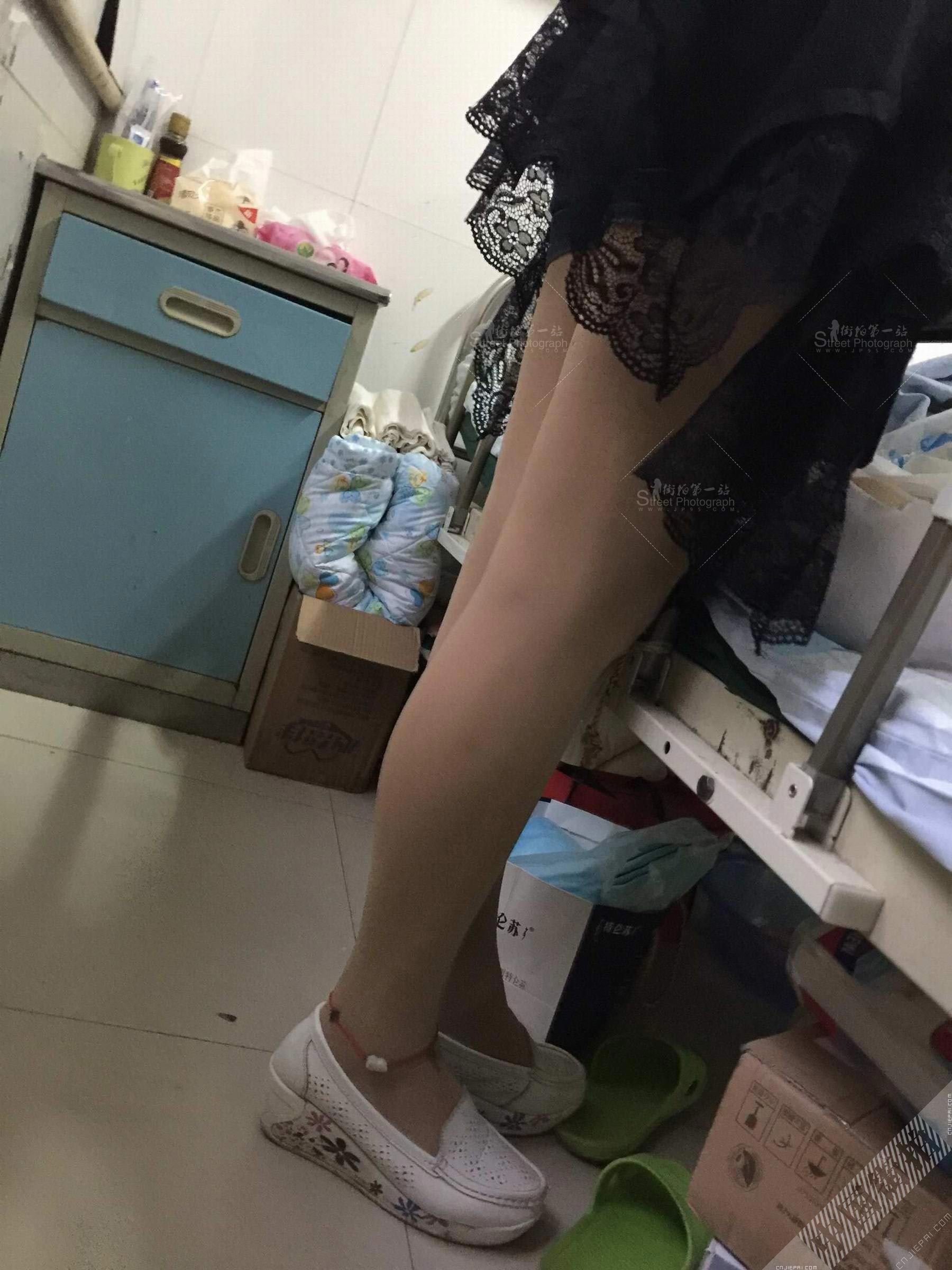 病房里的美少妇，肤色裤袜修饰下的性感双腿 图2