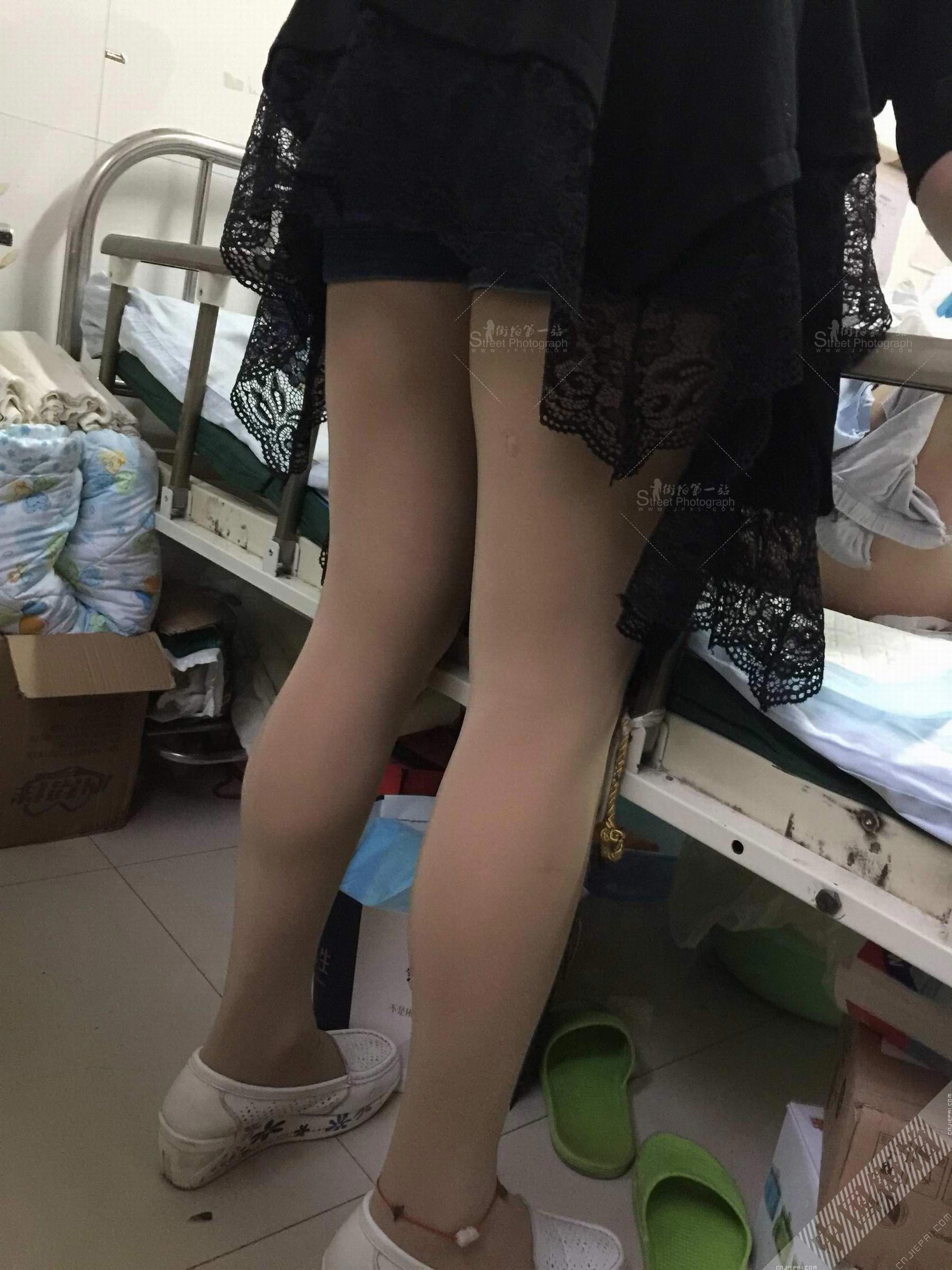 病房里的美少妇，肤色裤袜修饰下的性感双腿 图6
