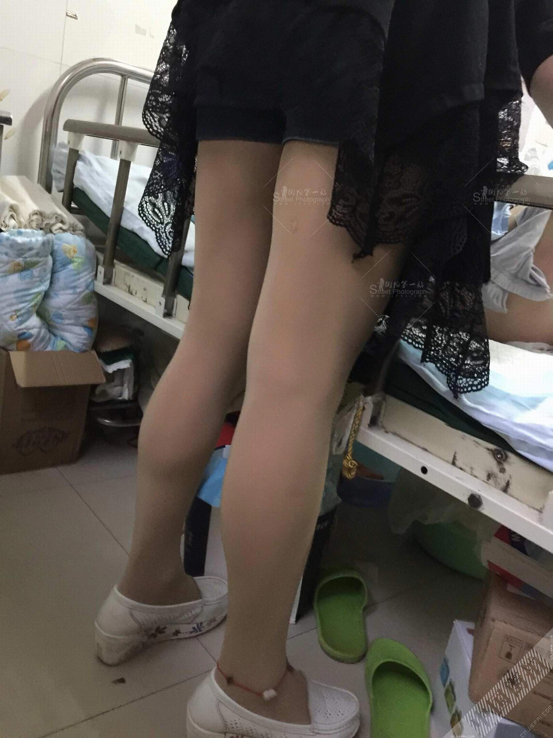 病房里的美少妇，肤色裤袜修饰下的性感双腿 图9