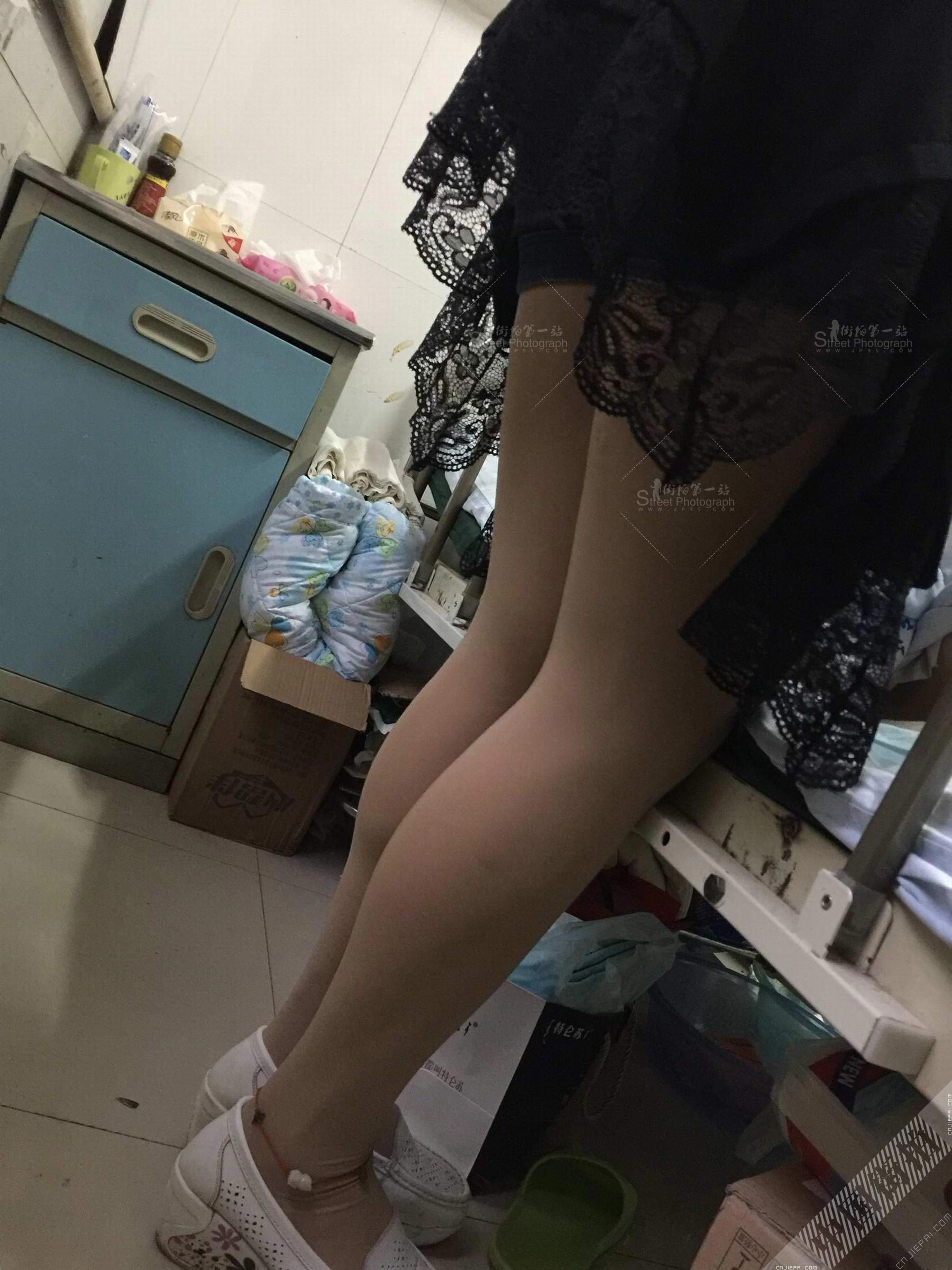 病房里的美少妇，肤色裤袜修饰下的性感双腿 图12