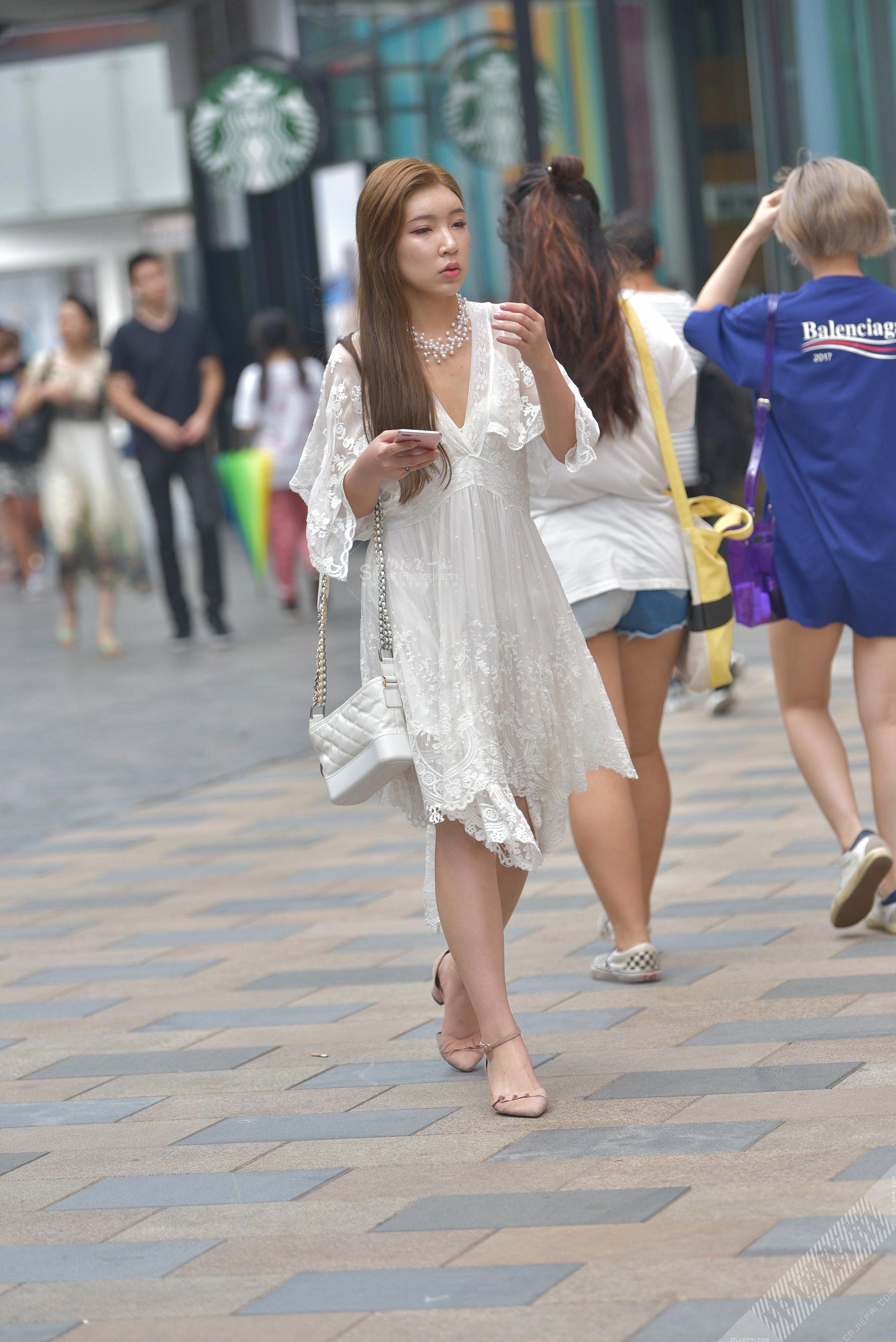 街拍蕾丝半透明连衣裙美女，能看到穿的白色内裤 图12