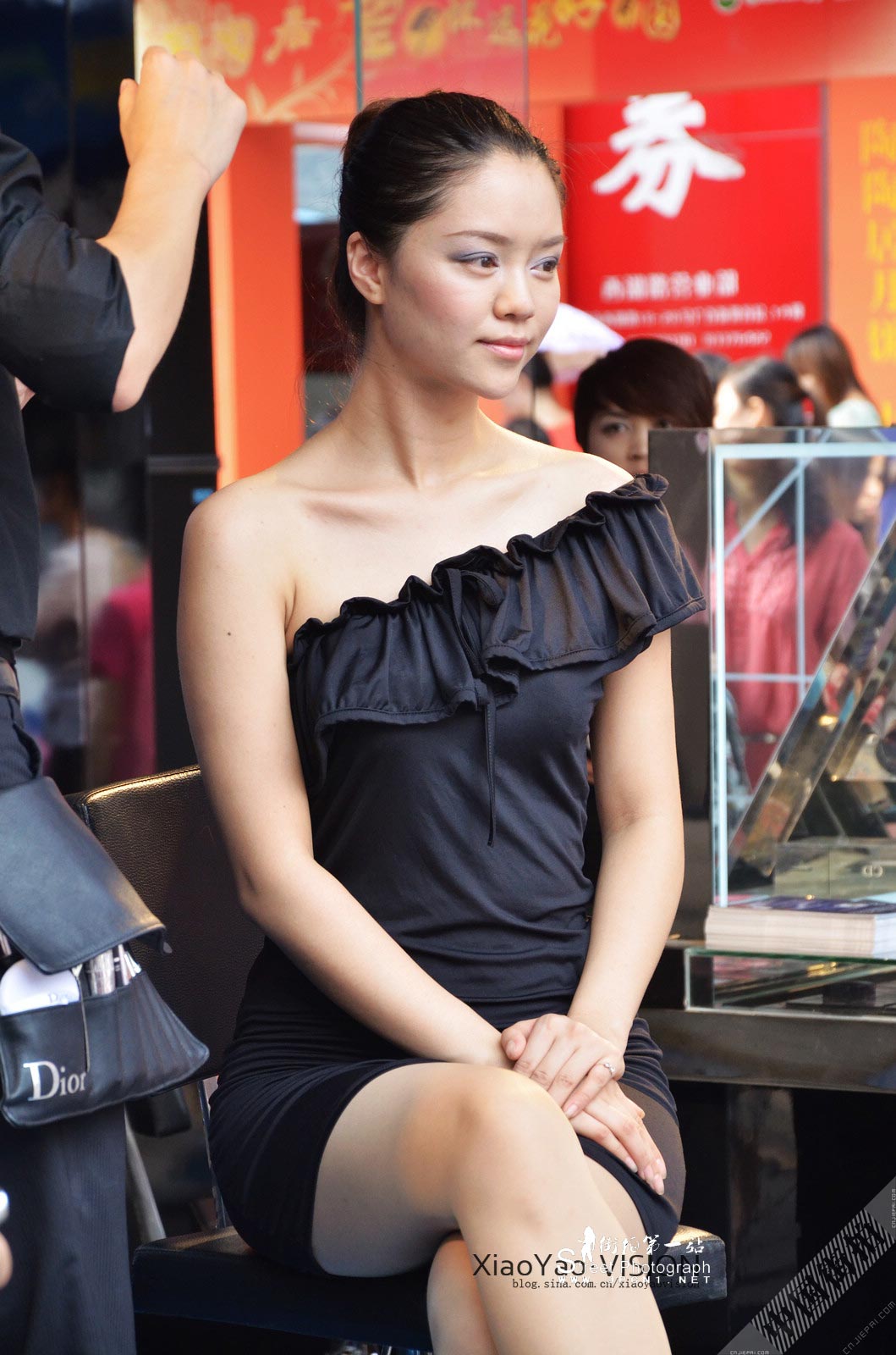 性感漂亮的Dior模特，短裙坐姿魅力迷人 图15