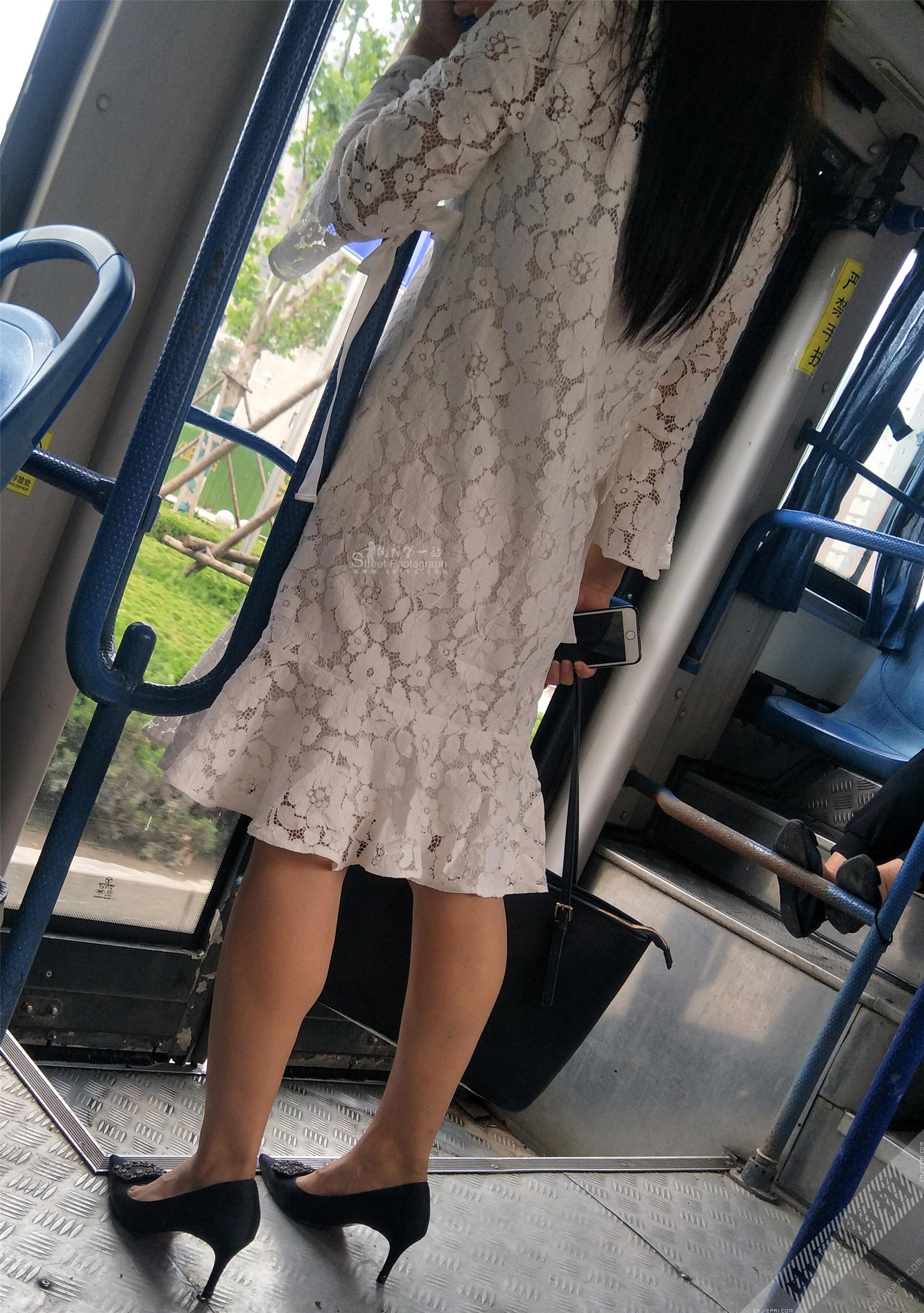 公交车蕾丝连衣裙长发高跟美少妇 图8