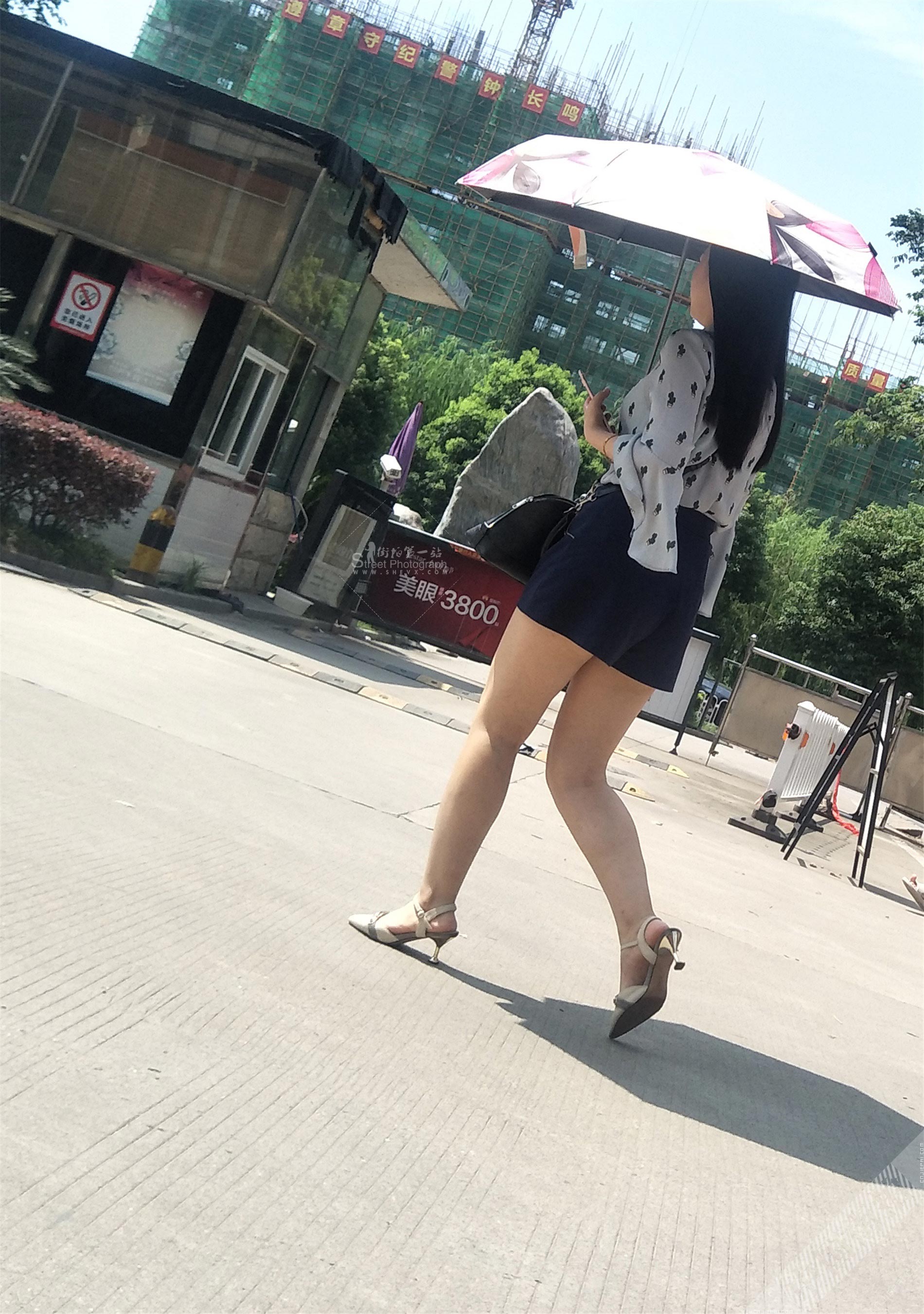 街拍清凉夏装长腿美女 图4