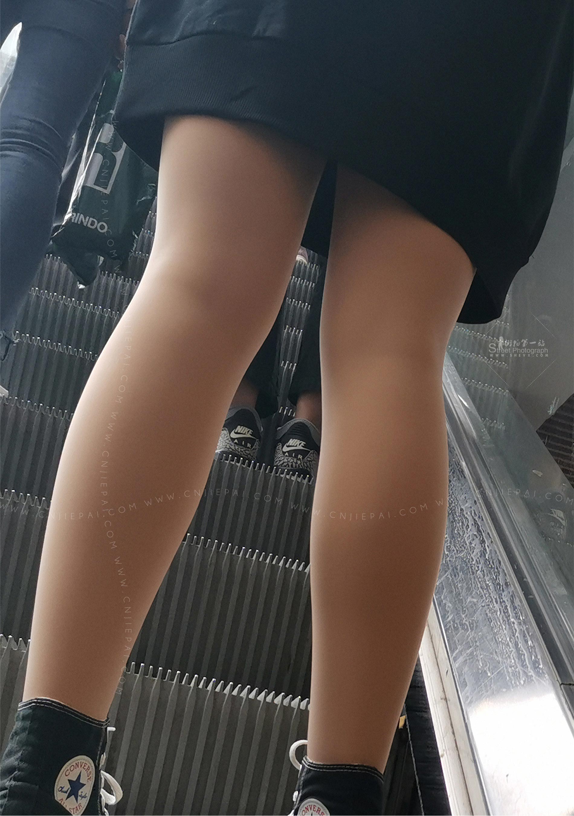 性感包臀美女，光腿神器修饰下的美腿 图6