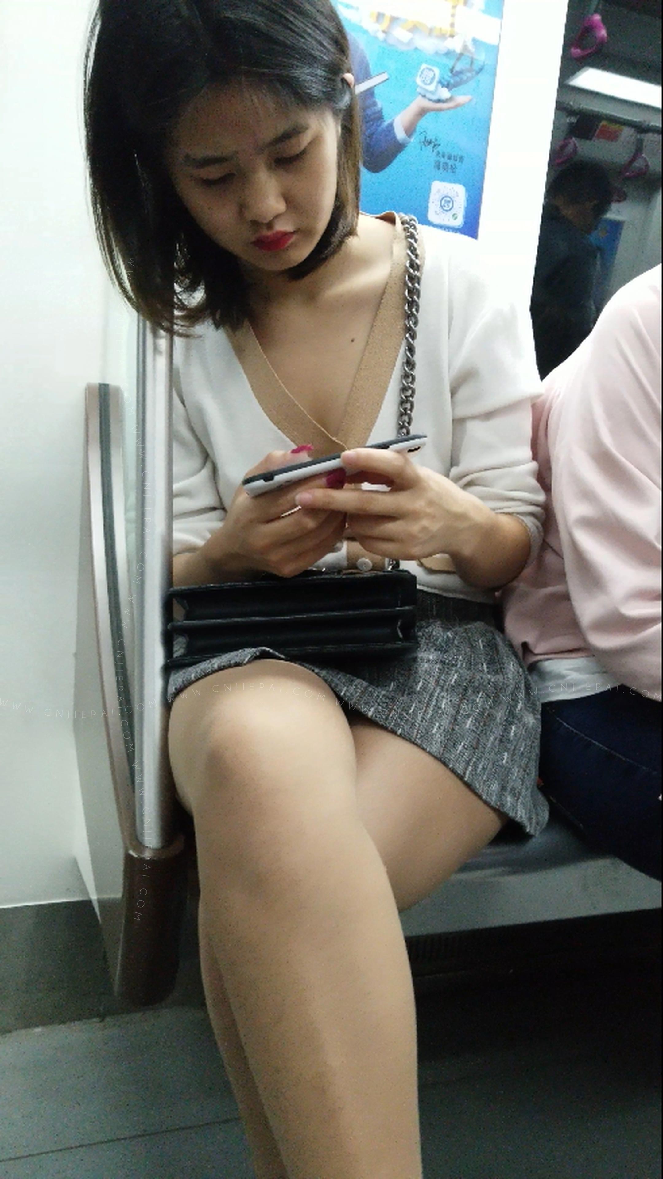 地铁短裙OL美女 图3